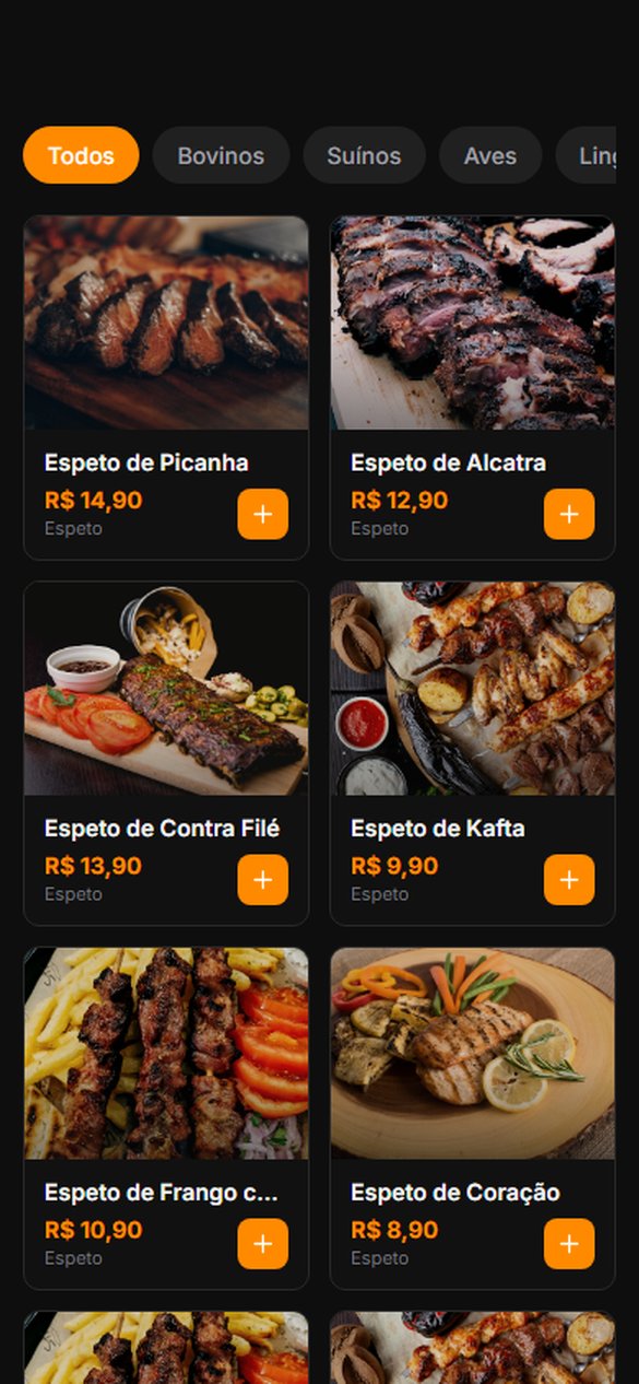 Cardápio QR aberto no celular do cliente na mesa